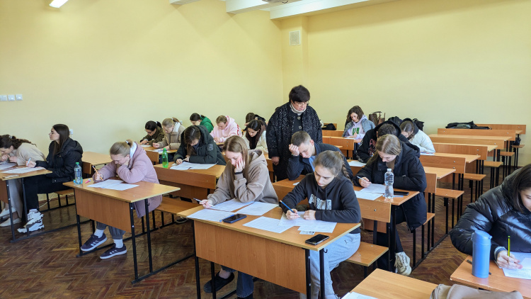 Системна підготовка до ЄДКІ «Крок 1» на медичному факультеті Каразінського університету.