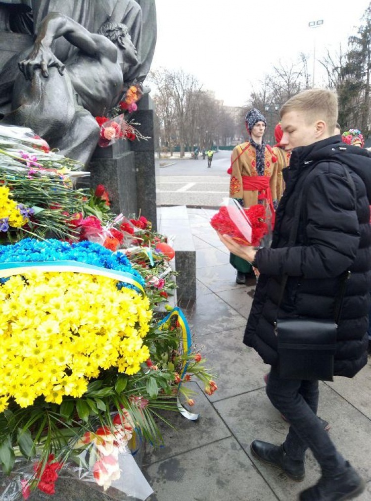 Students of the School of Medicine took part in laying flowers to the monument of T. G. Shevchenko
