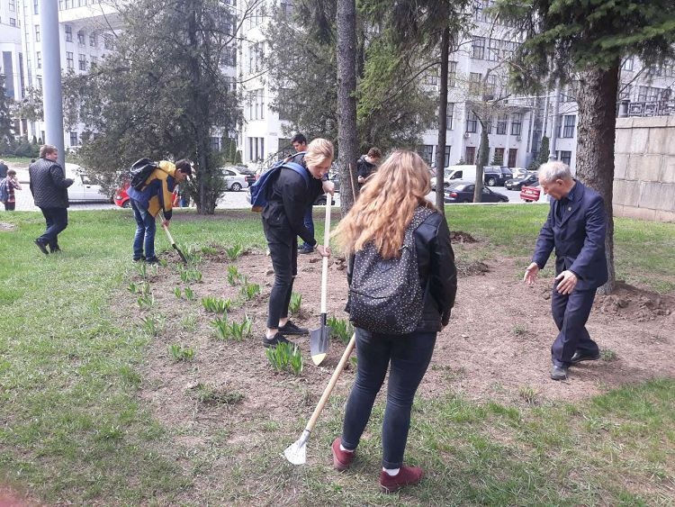 Students of the School of Medicine - participants of the action "For a Clean Environment"